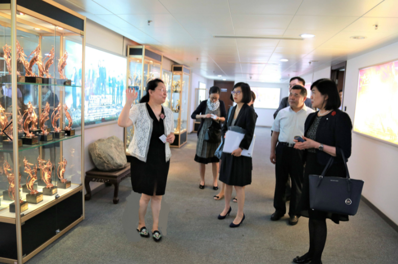 香港特區(qū)政府駐上海經(jīng)濟(jì)貿(mào)易辦事處到山影參觀交流