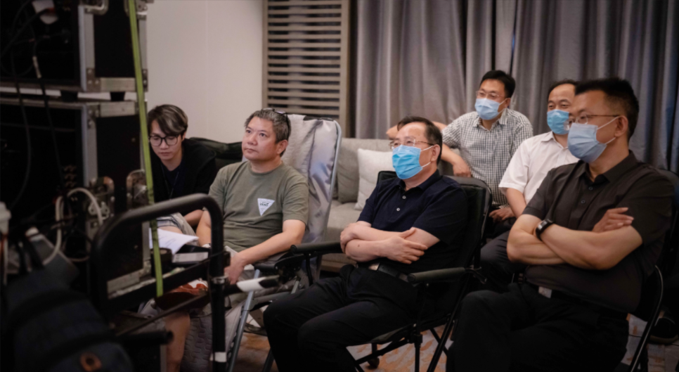 中共山東省委宣傳部副部長(zhǎng)、省電影局局長(zhǎng)程守田一行到電視劇《老家伙》劇組探班