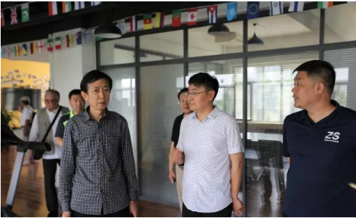 山影集團(tuán)退休干部一行參觀星工坊