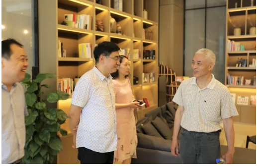 山影集團(tuán)退休干部一行參觀星工坊