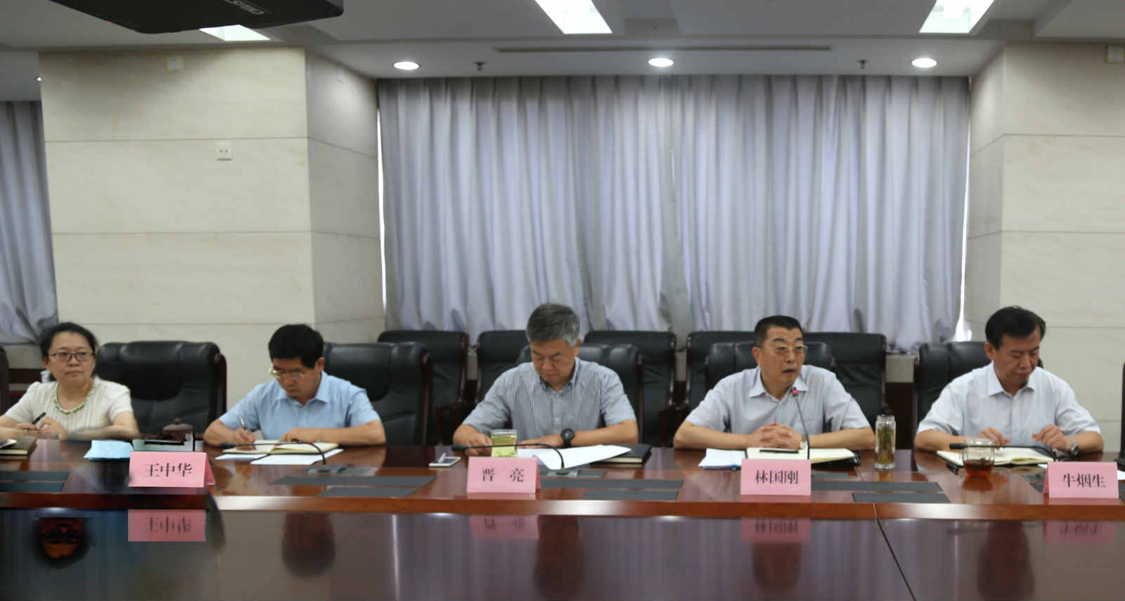 山影集團(tuán)召開2018年上半年工作總結(jié)會(huì) 山影集團(tuán)召開2018年上半年工作總結(jié)會(huì)